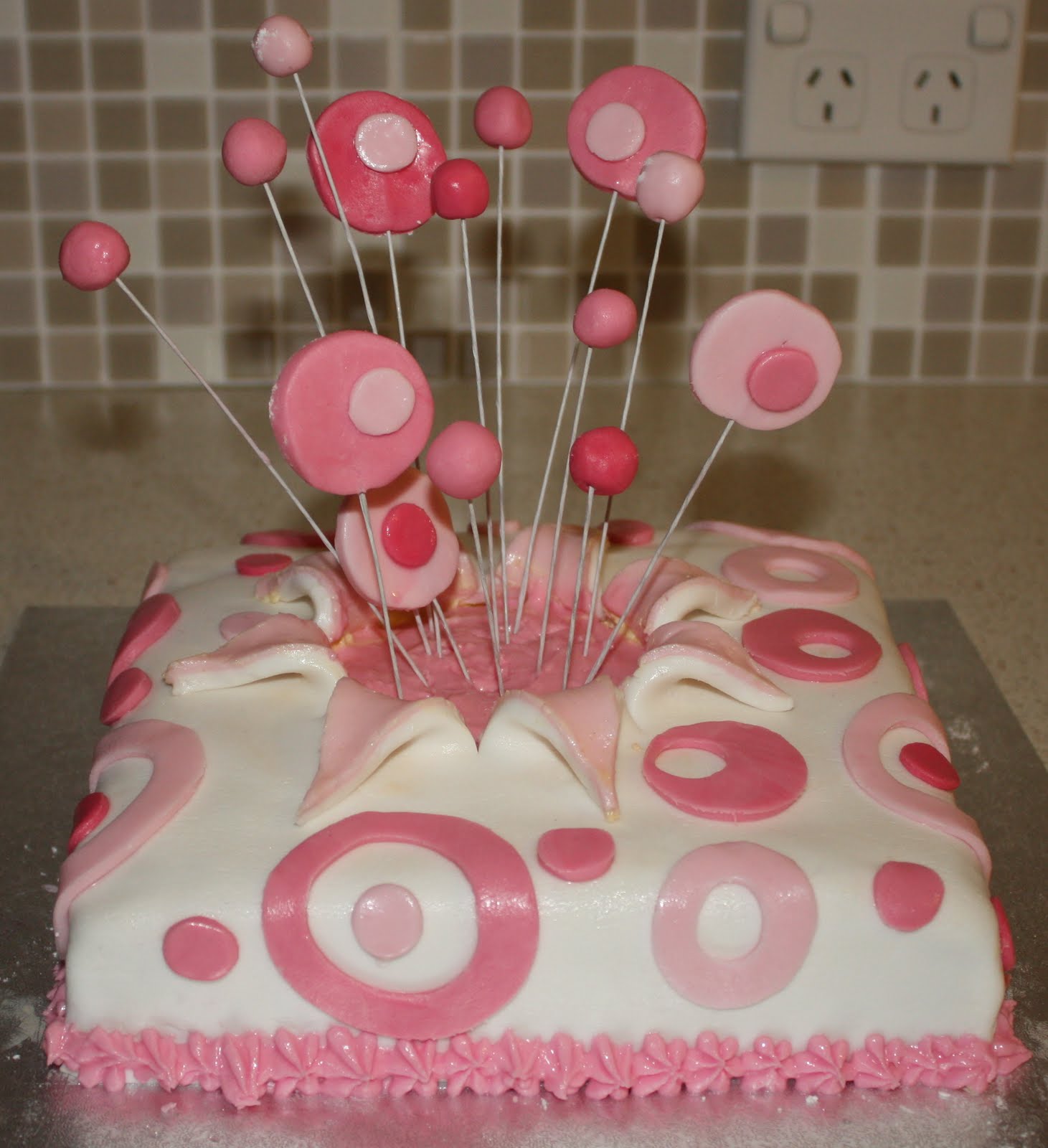 LJ'S Cake hobby My first Fondant(ready to roll icing) cake