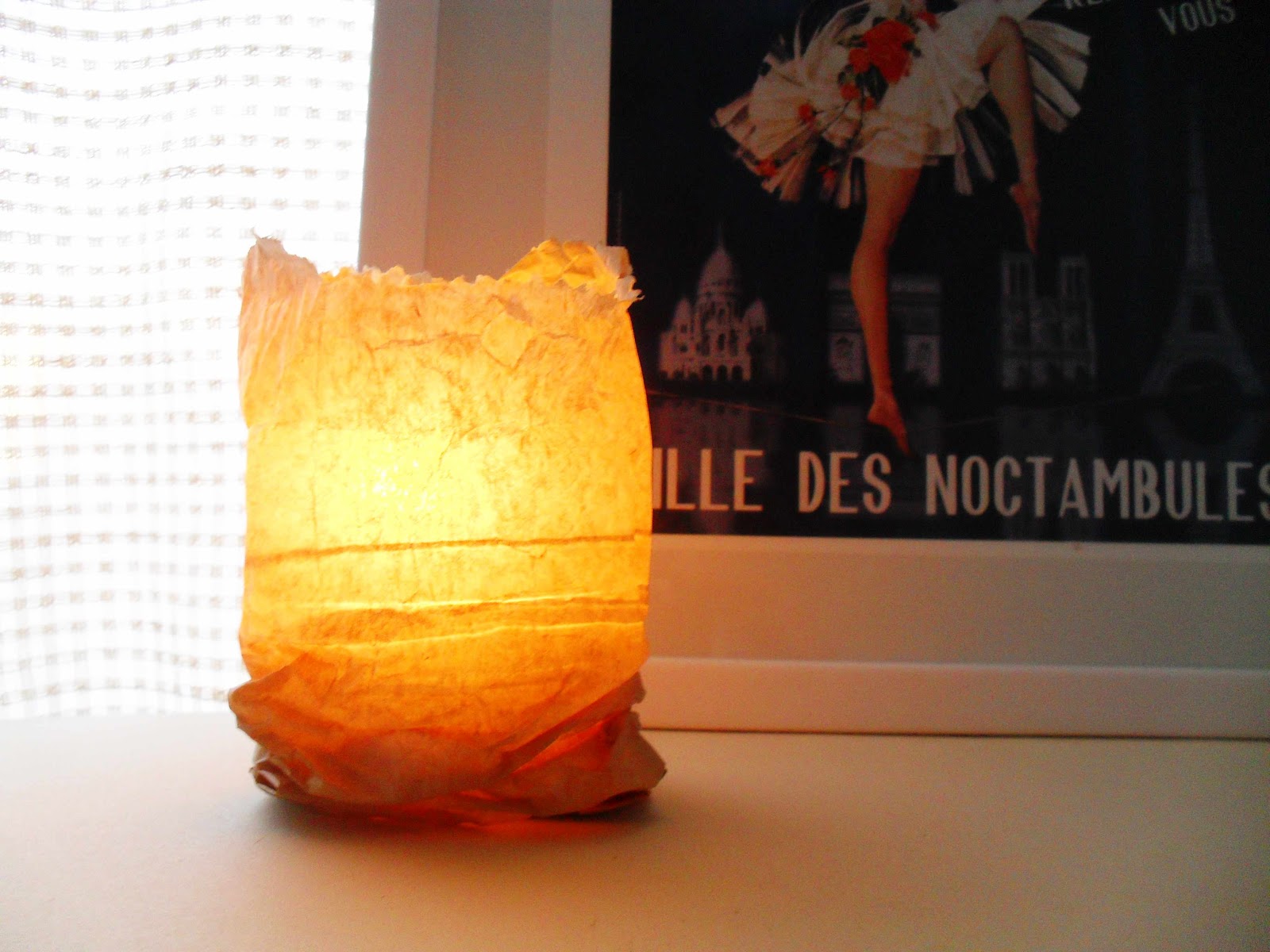 Resultado de imagem para Lustre com um Sacola de Papel