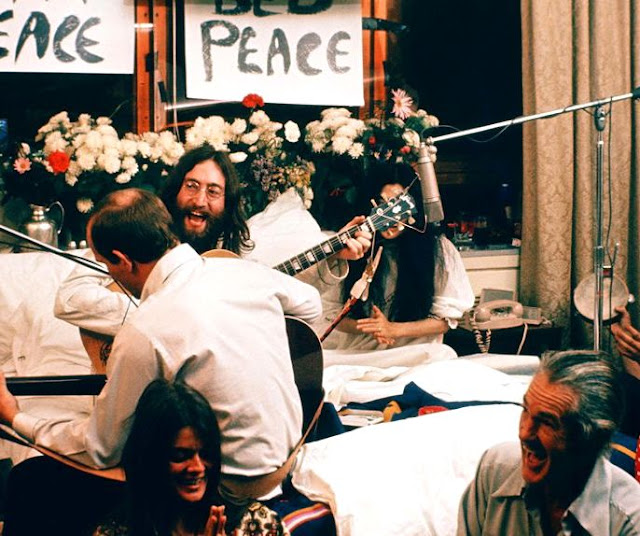 john-lennon-yoko-onoup.jpg