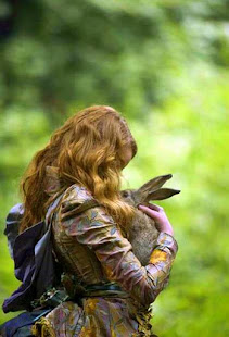 En la profundidad del bosque hay una madriguera escondida,en ella vive una conejita llamada Kola...