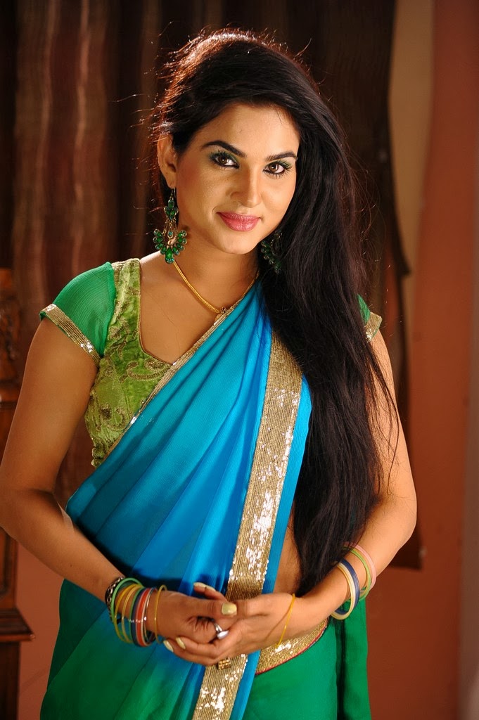 Kavya Singh glamorous in saree photos