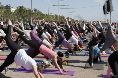 Yoga: Χαιρετισμός στον ήλιο! (επίπεδο αρχαρίων)  κάπου στην Γλυφάδα Αττικής;