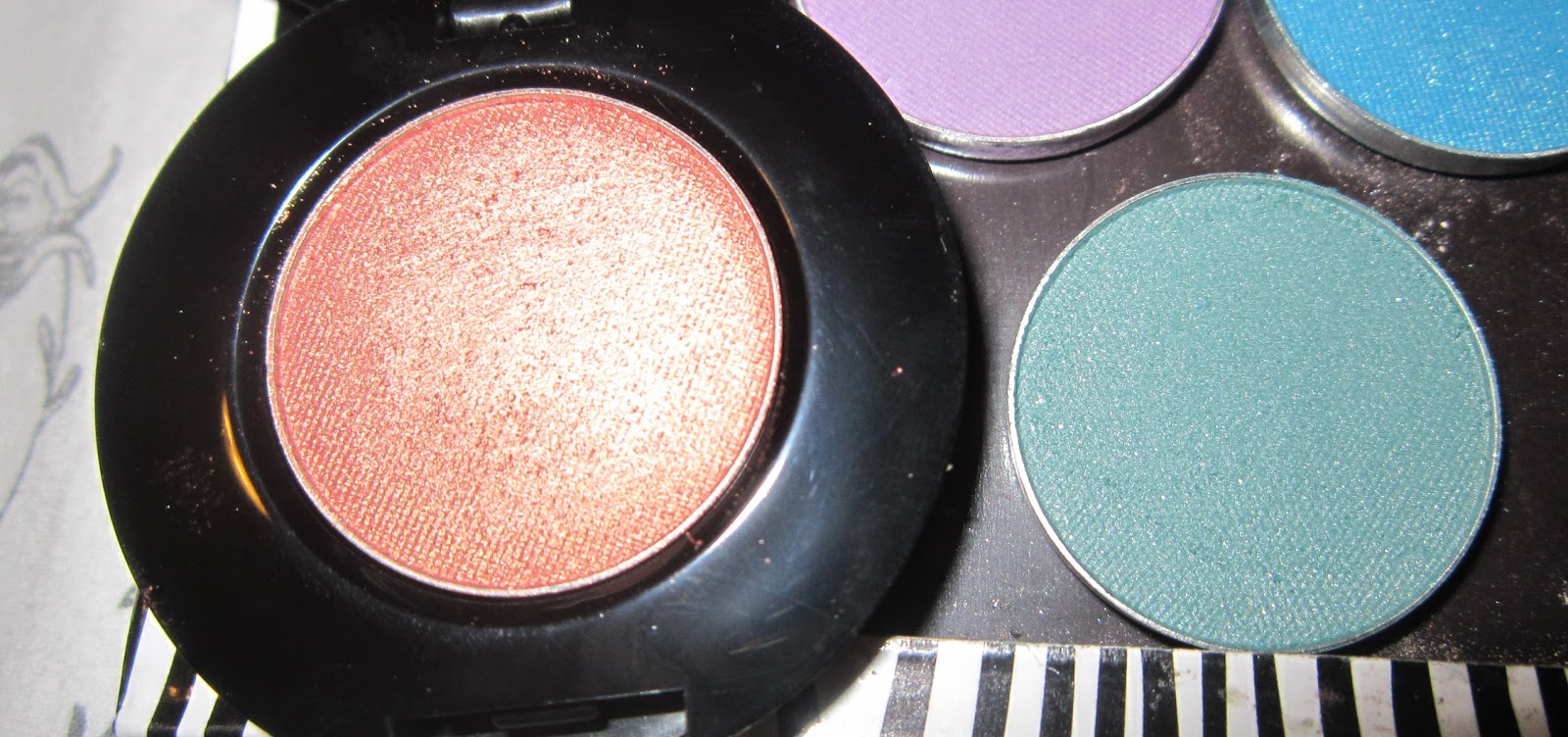 My Makeup Issues Makeup Geek MUG Eyeshadows in Cosmopolitan and Sea Mist Review and Swatches