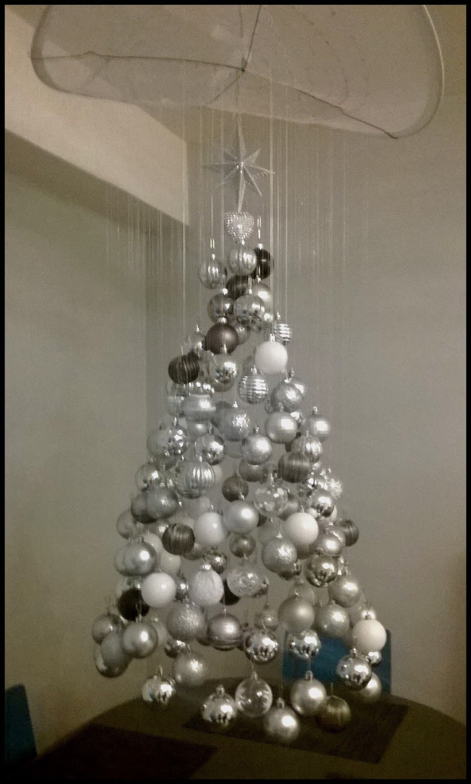 Les Coups de neuf d'Emma Mon Sapin de NOEL Suspendu