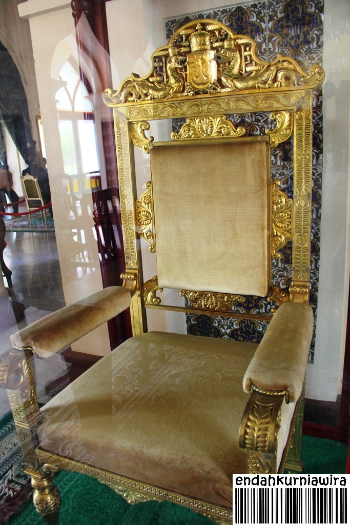 Kursi Emas Istana Siak KURSIKO