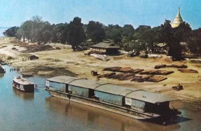 Foto Pelabuhan ekspor Sungai Irawadi