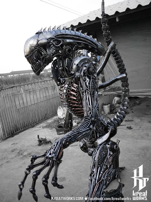 Kreatworks arte esculturas de metal lixo reciclado ferro-velho steampunk aliens predador exterminador preto e branco 