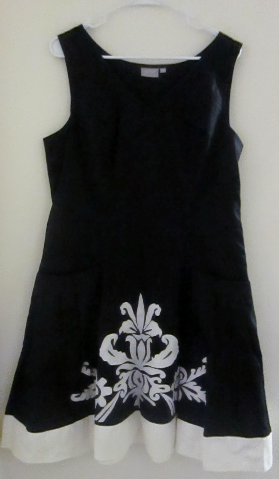 Styling a black and white dress for a Christmas Party - Eshakti.com ...