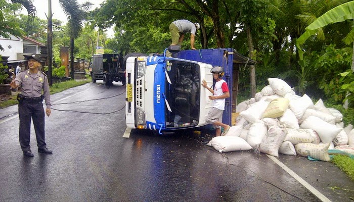 Tabrak Truk, Pelajar SMA Tewas di Lokasi