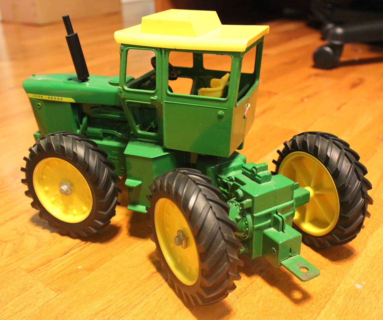 Spoelman Family Toy Tractor Collection Vintage John Deere 7520 4WD Tractor