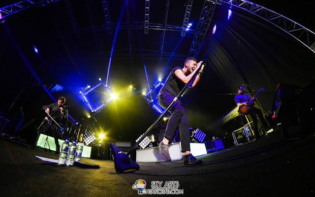 Ryan Tedder #swag move - OneRepublic Native Live in Malaysia 2013 