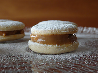 Alfajores rellenos de dulce de leche