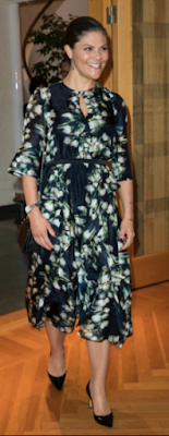 Robe H&M / escarpins Aquatalia / sac Valentino