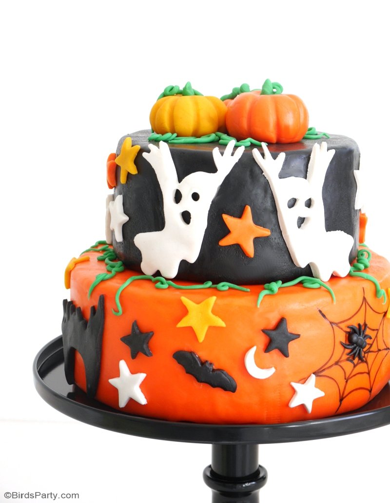 A Super Easy Two-Tier Halloween Cake - an impressive cake that's super fun to make and decorate and that will wow your guests on Halloween! by BirdsParty.com @birdsparty #halloween #halloweencake #spookyfood #spookycake #halloweenparty #halloweenspookycake #halloweentreats #halloweenfood
