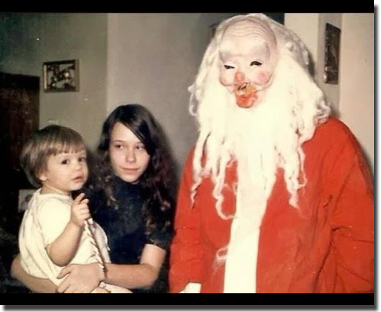Natal Fail - As decorações mais infelizes do mundo - Papai Noel Aterrorizante