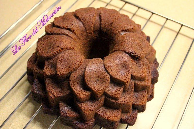 Bundt cake marmolado de café y nueces
