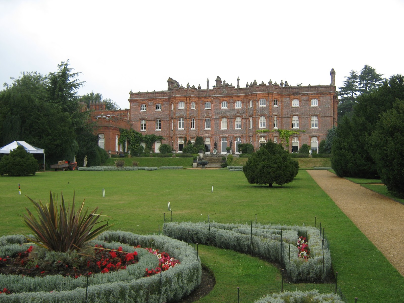 Qaroline's Qonundrums: Roadtrip: Hughenden Manor & West Wycombe Park