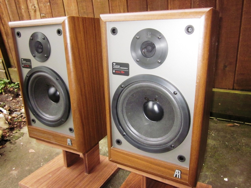 Speakerholic Acoustic Research AR 18B Speakers