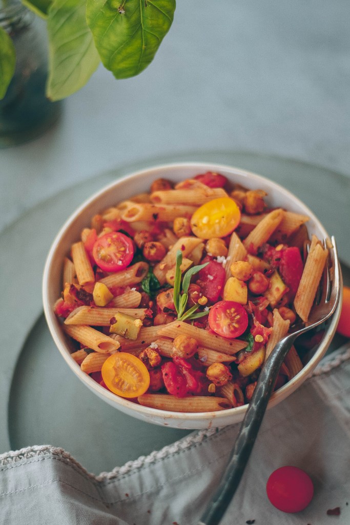 Spicy Italian Chickpea Pasta embedded with fresh herbs. Need more recipes? Find 25 Super Healthy Vegan Dinner Recipes for Weeknights. vegan dinner healthy | vegan dinner ideas | yummy vegan meals #veganism #veganlife #vegangirl #vegans