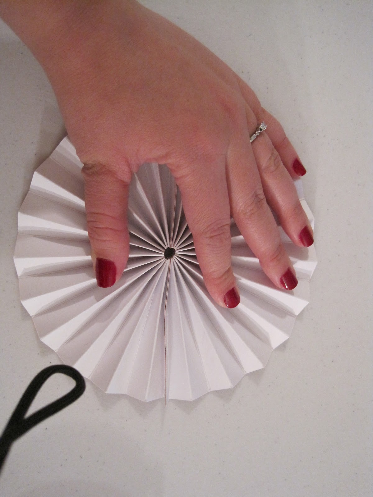 Katie Stories {Scrapbook + Crafting Blog} Paper Accordion Fold Circles