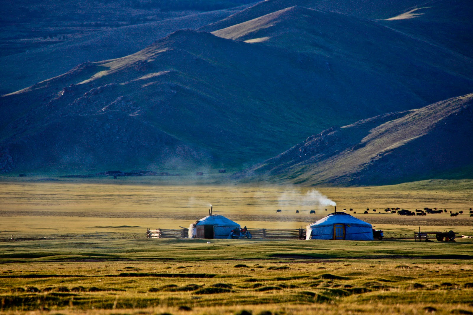 Монголия самое главное. Монголия степь юрта. Улан Батор юрта. Улан Батор природа. Природа Монголии Улан Батор.