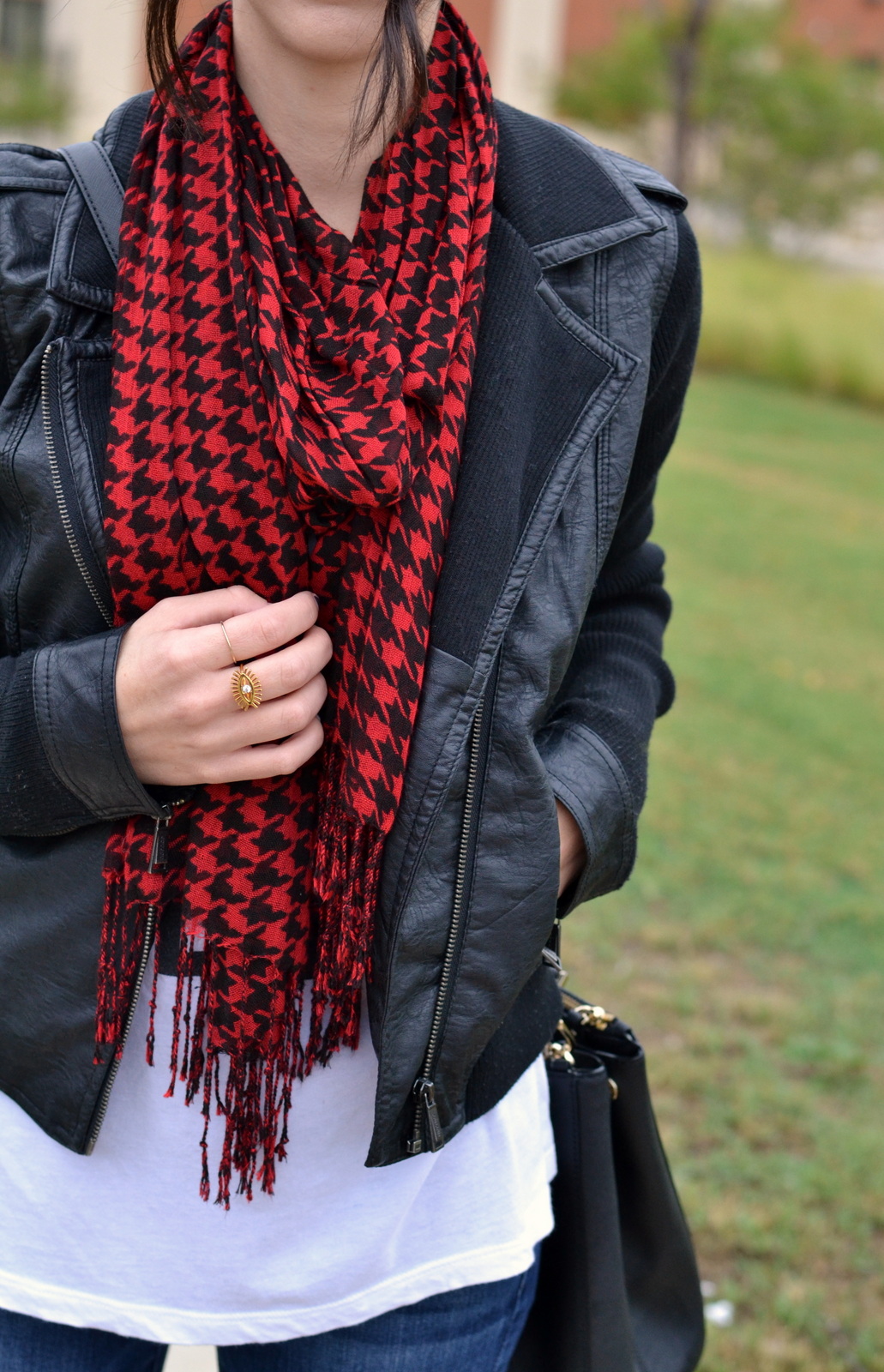 Fall_Scarf_Leather_Jacket