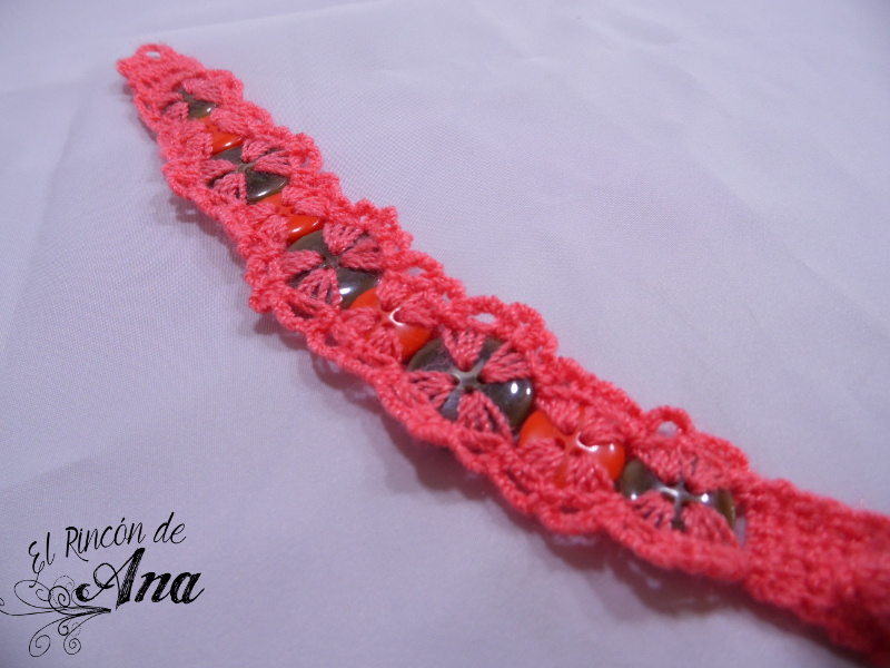 Pulsera tejida a ganchillo