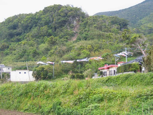 沈んだ火山が太平洋の真ん中に黒い砂浜を持つ島を誕生させた