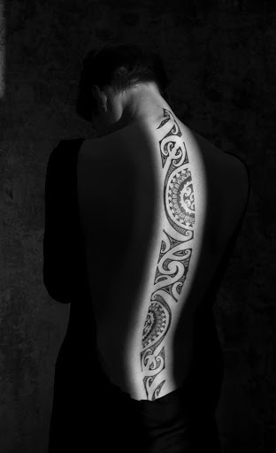 Este maravilhoso tatuagem tribal pode ou não pode ter qualquer significado, mas uma coisa é certa