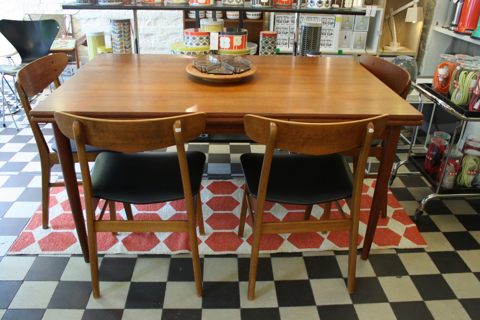 Spisebord i teak futura classics blogg Teak spisebord retro