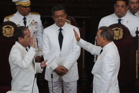 Reinaldo Pared Pérez es elegido nuevamente el presidente del Senado 