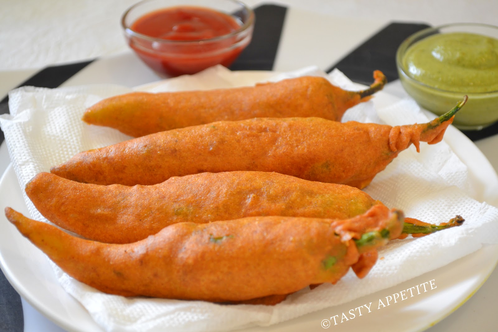 Stuffed Milagai Bajji / Mirchi Bajji / Stuffed Mirchi Fritters