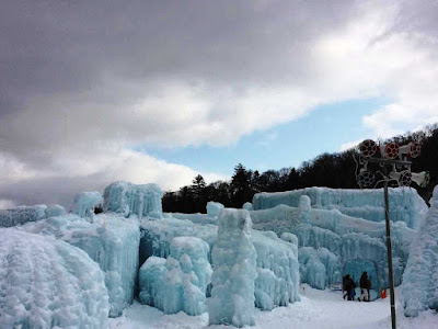 ブルーに輝く氷 氷濤まつり