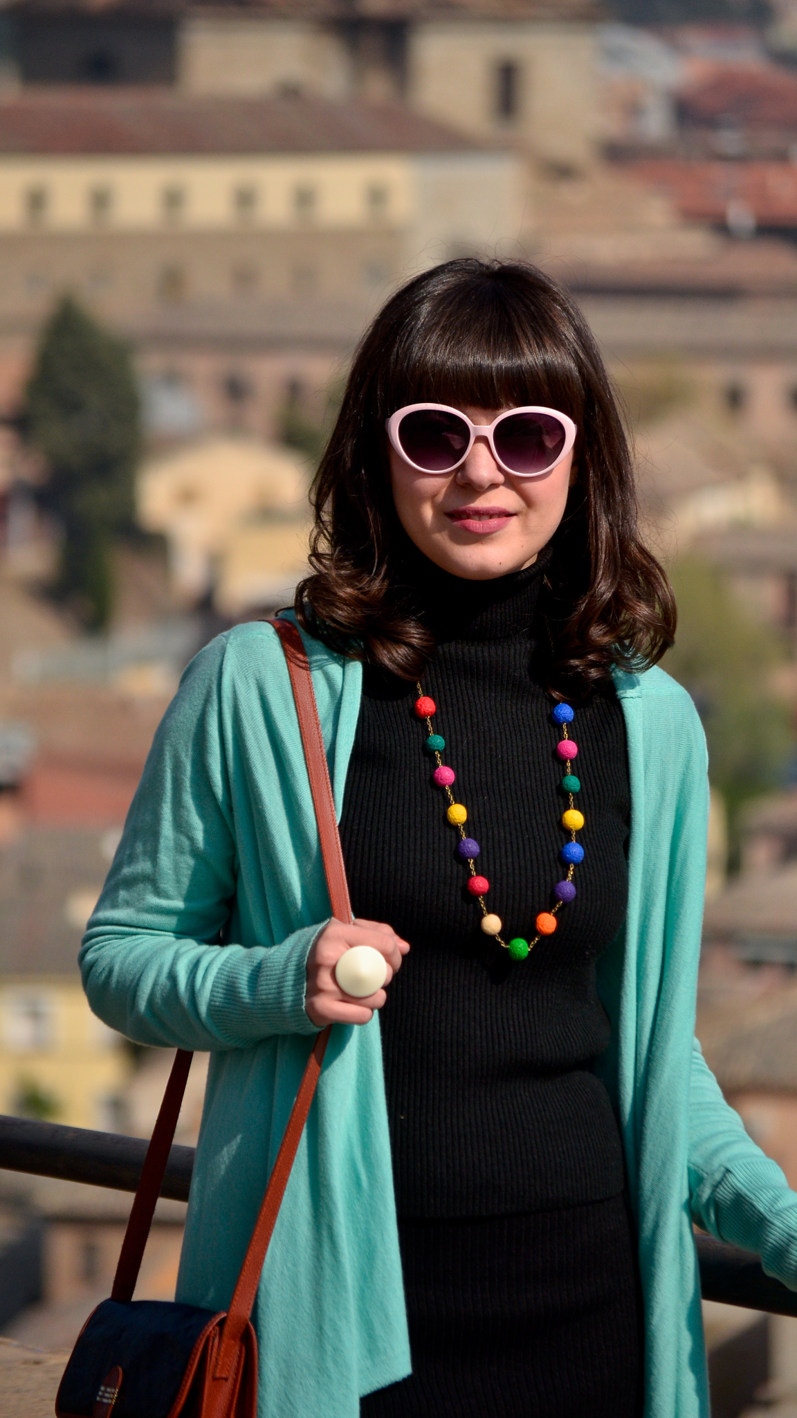 Toledo Spain tourist outfit colourful colours handmade necklace minty sneakers minty oversized cardigan thrifted bag satchel pink sunglasses amazing landscapes sceneries Alcazar view 
