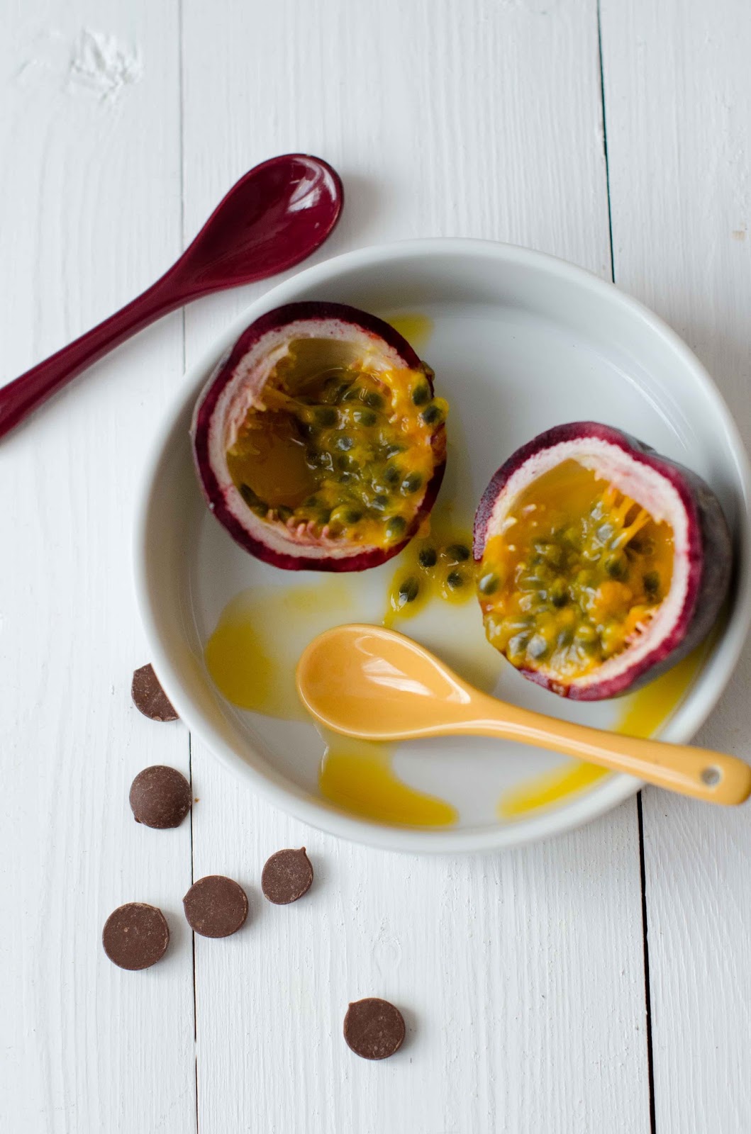 Tarte au chocolat au lait et fruits de la passion Cerise et Praline
