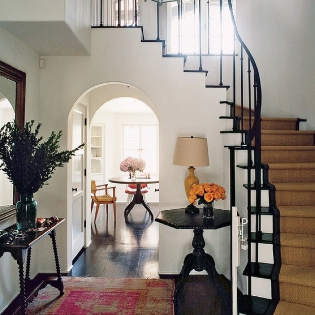 Amanda Peet entry way in Vogue