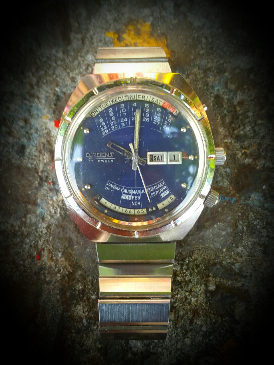 Azzam Vintage Orient Calendar