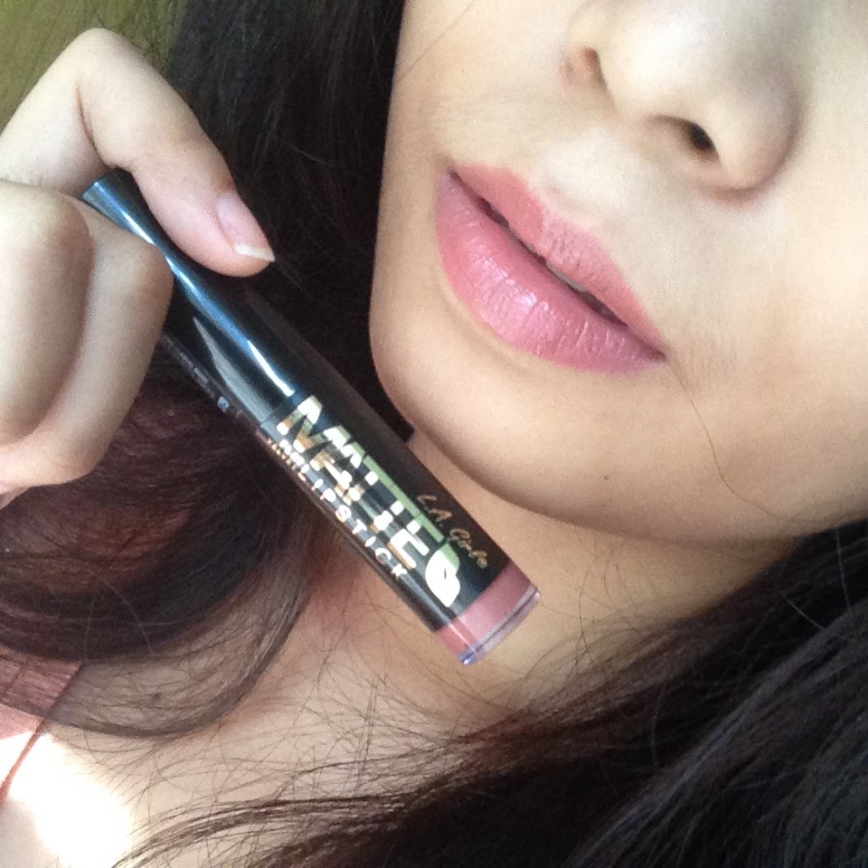 I share what i love Review La Girl Matte Flat Velvet Lipstick Snuggle