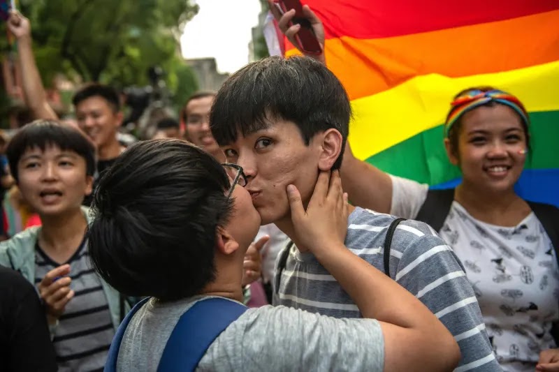 24 Powerful Images From The First Day Of Marriage Equality In Taiwan 24 Powerful Images From The First Day Of Marriage Equality In Taiwan