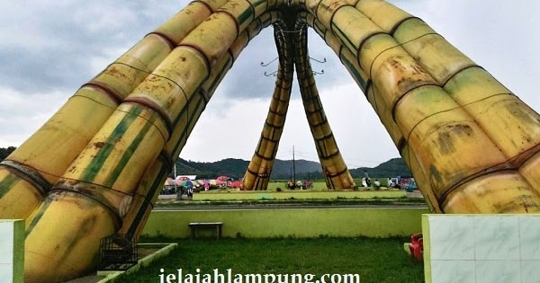 Gapura Tempat Wisata Berbahan Bambu