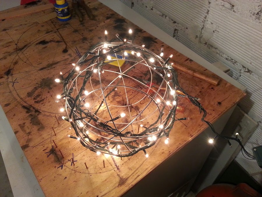 esfera luminosa escaparate navideño