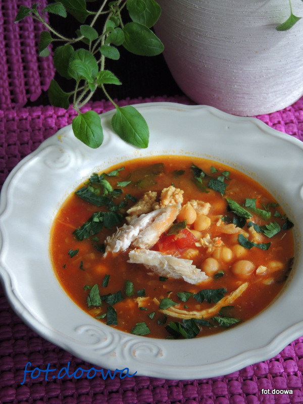 Marokańska zupa z kurczakiem i cieciorką