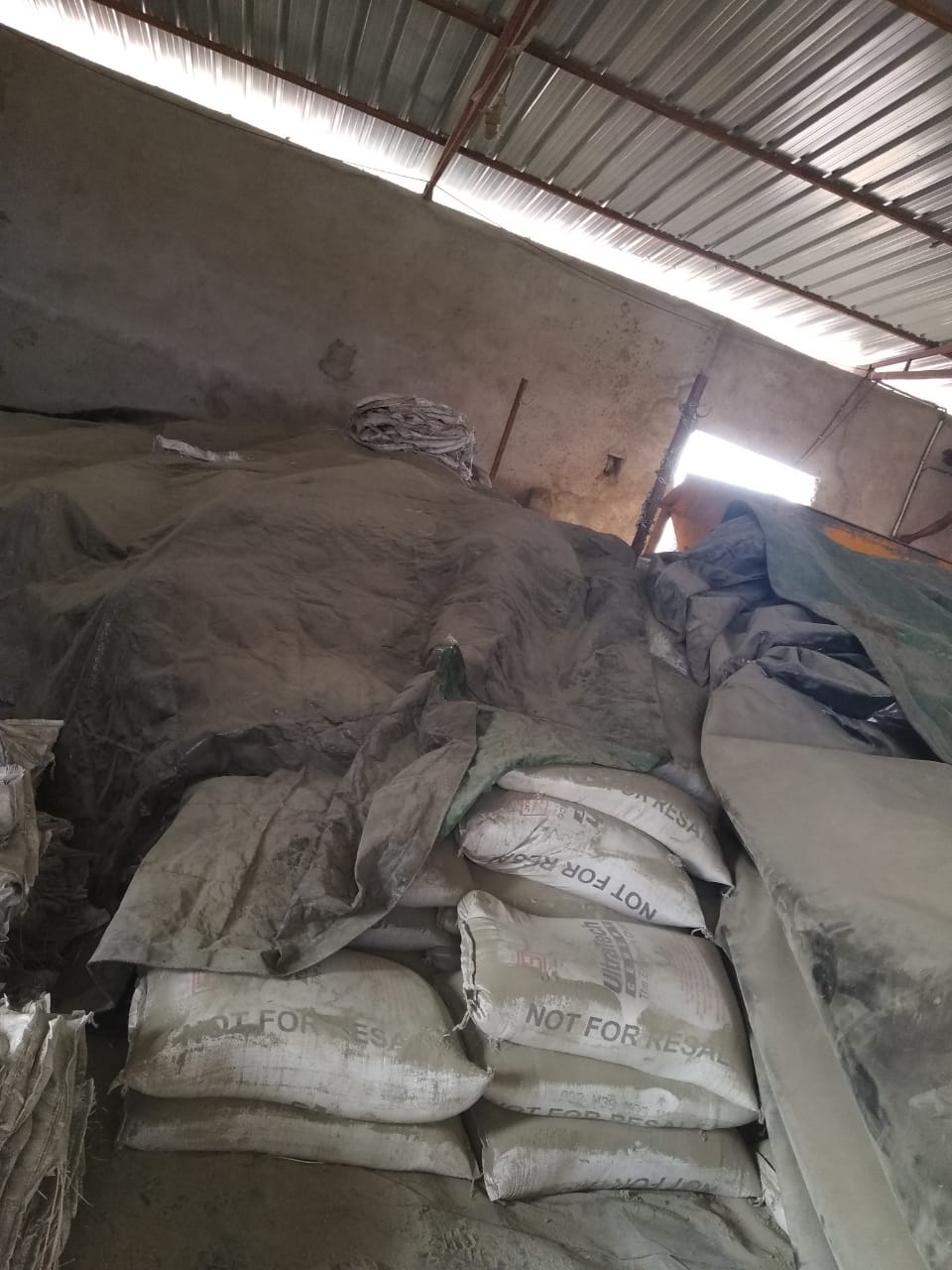 METHOD FOR CEMENT STORAGE AND SAFE HANDLING AT SITE AND BATCHING PLANT