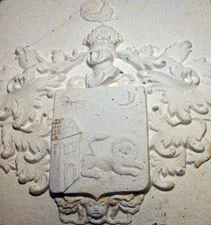 Blazon von Hannenheim prezent pe zidul casei din Sibiu
