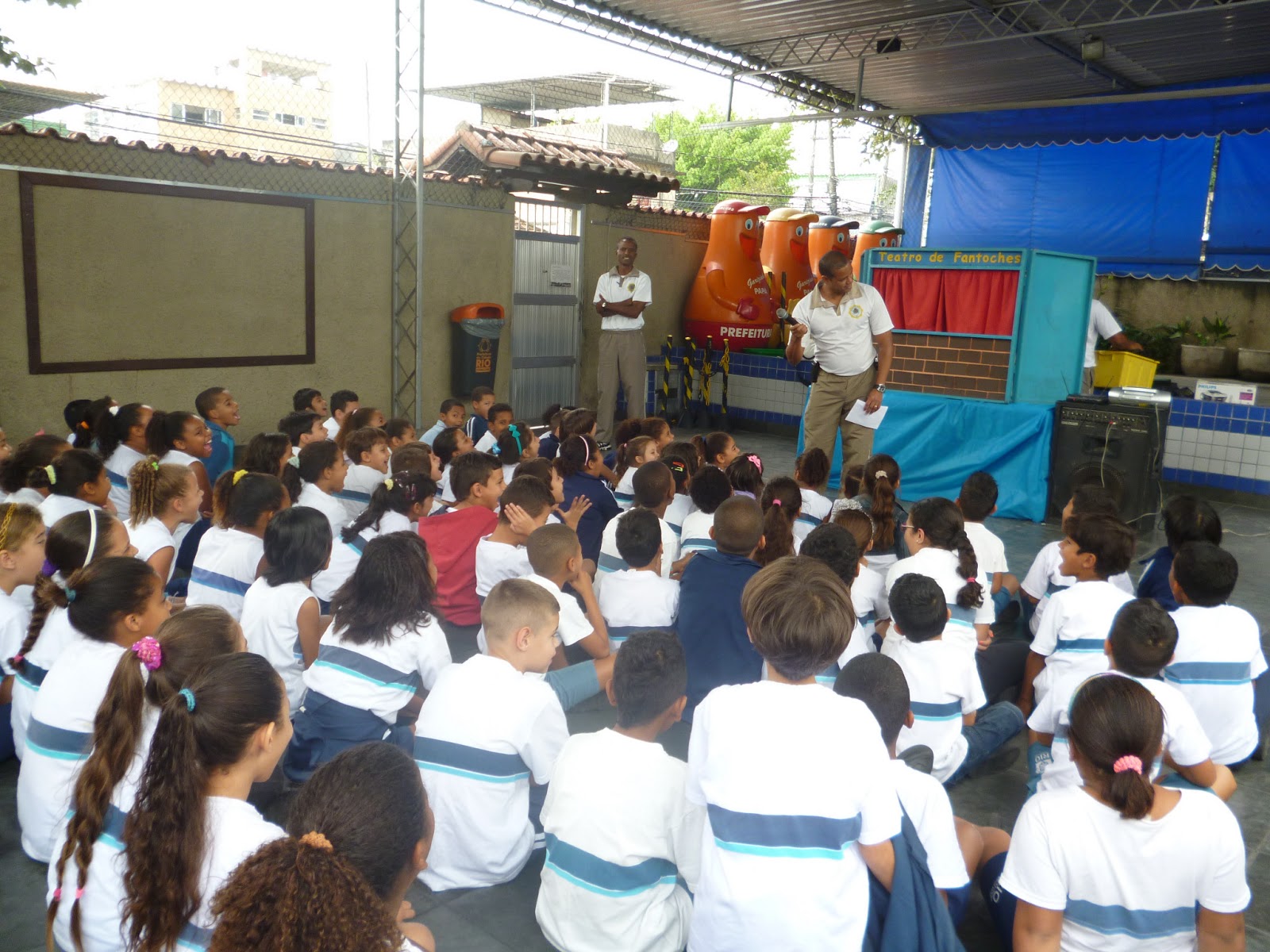 Escola Municipal Alfredo Gomes Guarda Municipal na Escola Alfredo Gomes