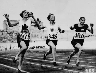 Les femmes entrent dans les stades olympiques Femmes jeux Olympiques