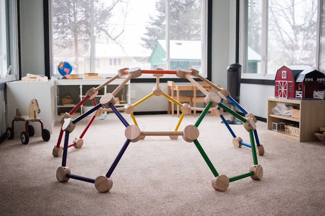 Resources, information, and inspiration to create a Montessori home.