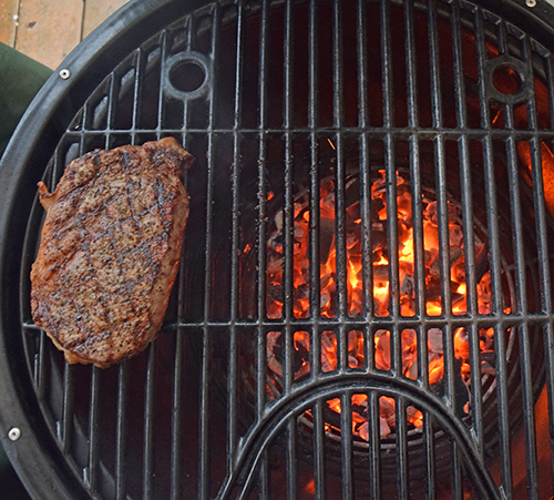 How to grill a Certified Angus Beef steak on a Char-Broil Kamander with a Kick Ash Basket installed