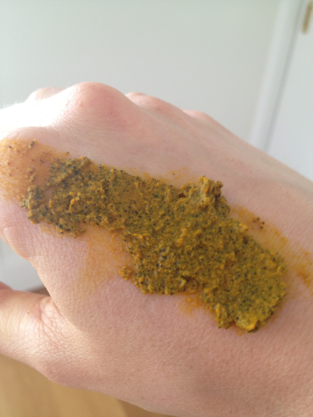 Le Wolfe Magique Beauty update Turmeric & Coffee face mask