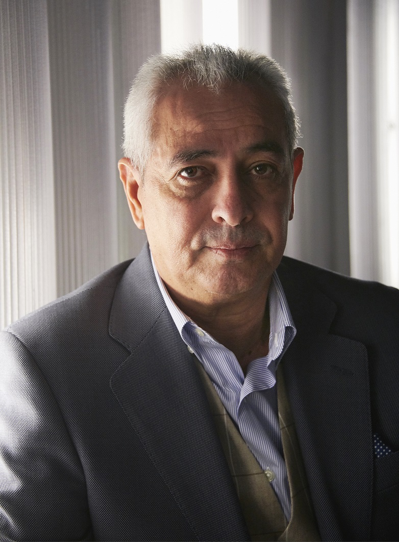 EL ECO DE LAS VOCES Eduardo Benavides, ganador del XIX Premio de Novela Fernando Quiñones